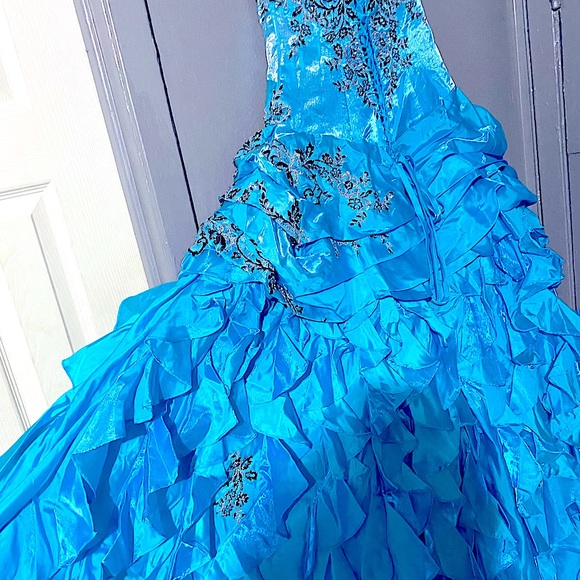 Strapless light Blue & Black lace BALL GOWN - (2nd STYLE) - Picture 5 of 11